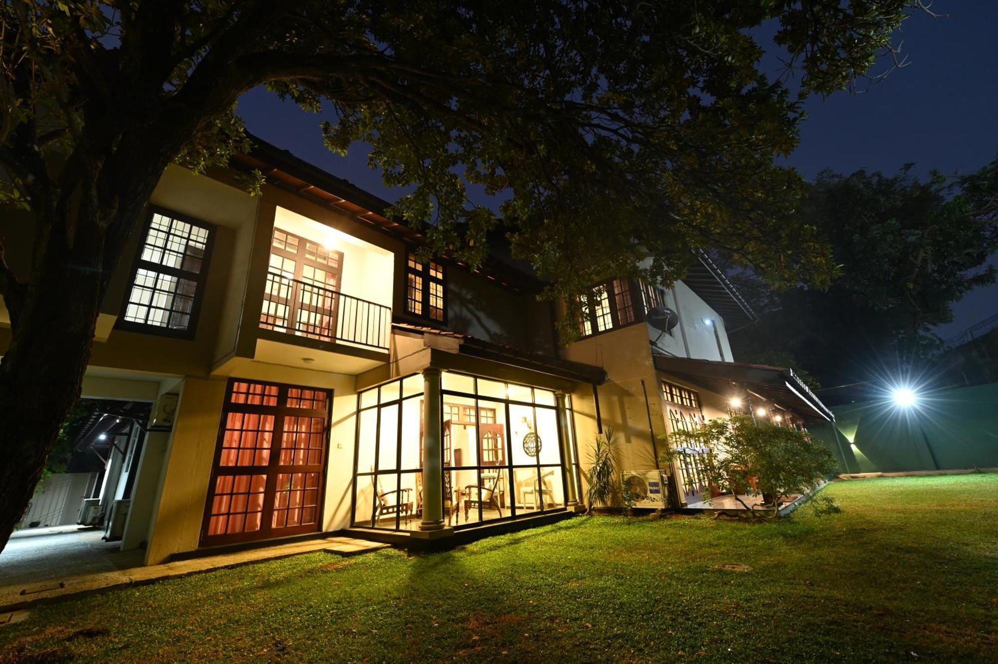 Serene Manor Battaramulla Eksteriør billede